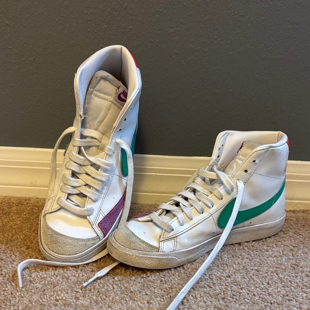Nike Blazer Mid 77
Vintage White Green Fuchsia